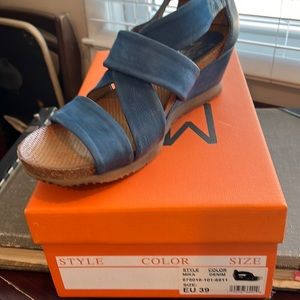 Color denim EU 39 wore once original box